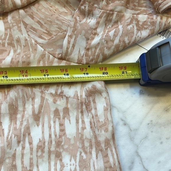 NEW!! Mystree Round Neckline Tiered Bell Sleeve Blouse-Taupe and Blush-Large - Picture 8 of 8